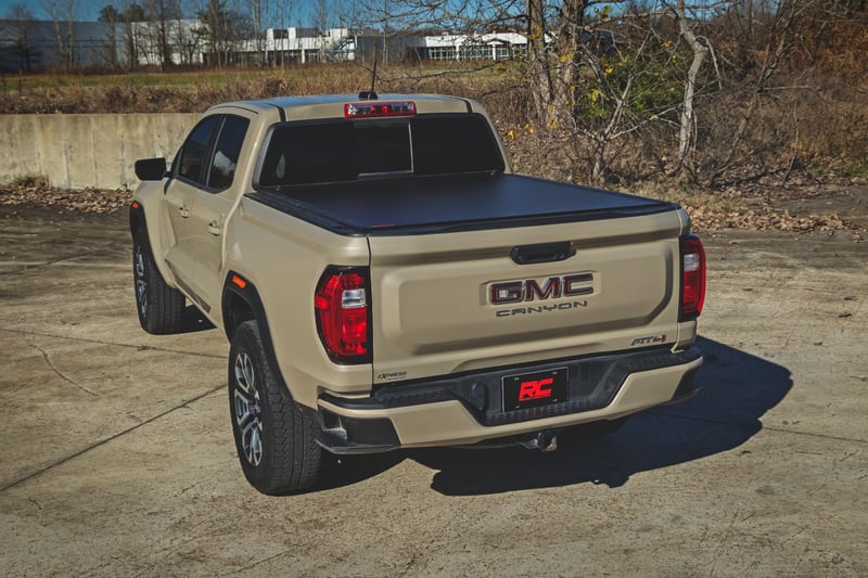 Rough Country - Hard Roll Up Bed Cover - 5' Bed - Chevy/GMC Canyon/Colorado 2WD/4WD (23-26) - 50120525