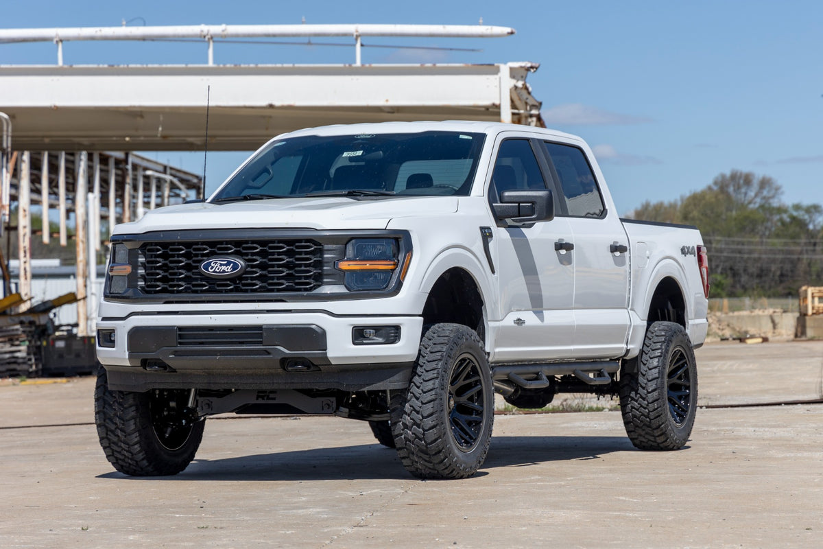 Rough Country - 6 Inch Lift Kit - M1 Struts/M1 - Ford F-150 4WD (2021-2025) - 49940 for 2024 Ford F 150 - angle view