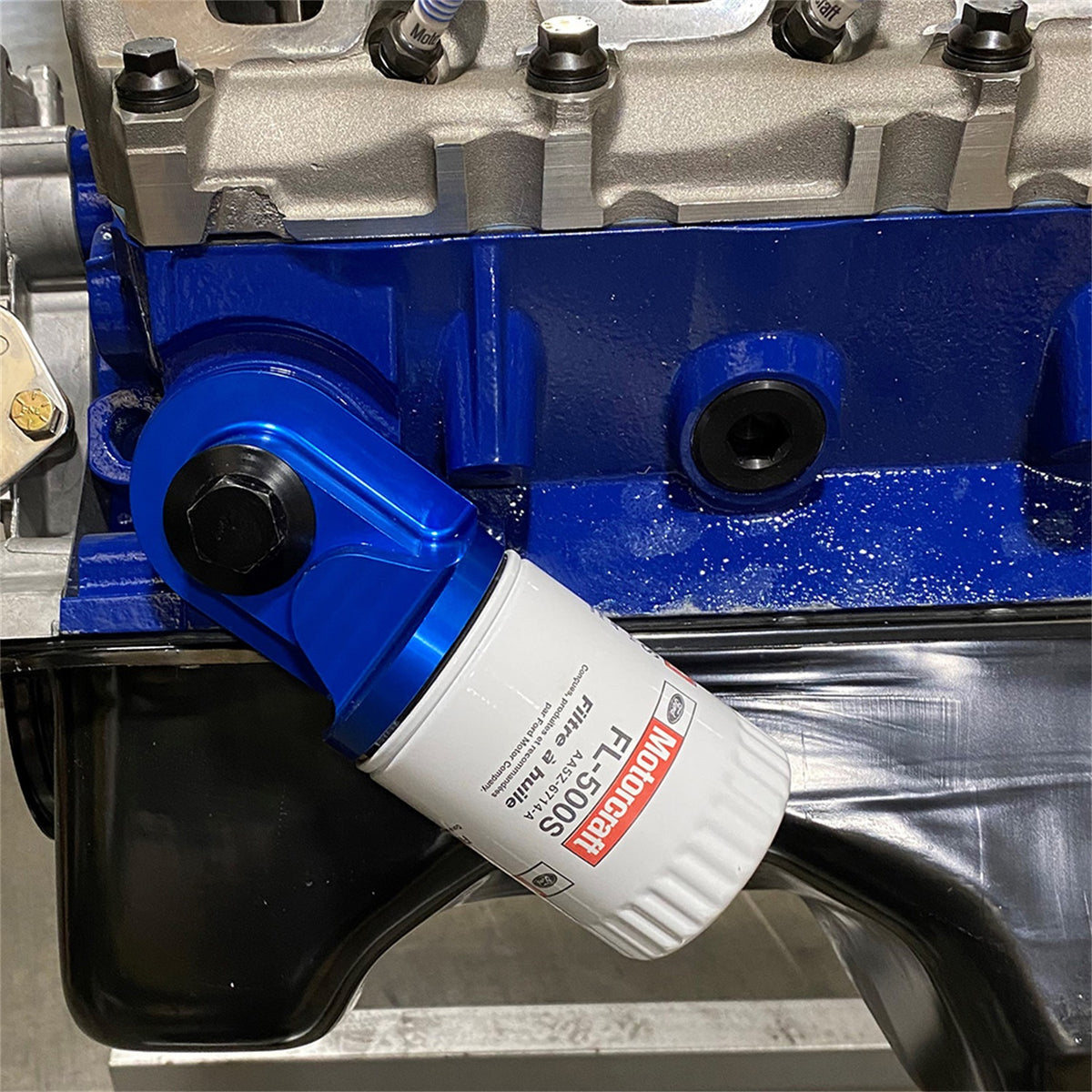 Ford Performance Billet 90 Degree Oil Filter Adaptor For Pushrod V8 Engines — additional view (FRPM-6880-B50)