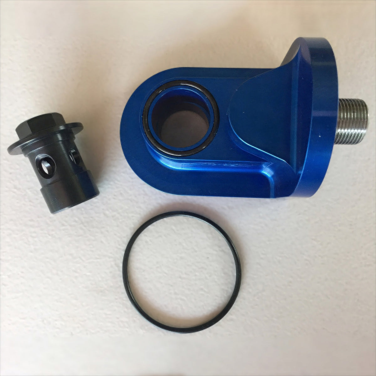 Ford Performance Billet 90 Degree Oil Filter Adaptor For Pushrod V8 Engines — additional view (FRPM-6880-B50)