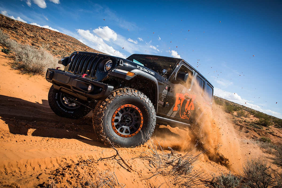 Fox 18-Up Jeep JL 2.5 Performance Series 10.2in. Smooth Body Piggyback DSC Rear Shock 0-1.5in. Lift - 883-26-053