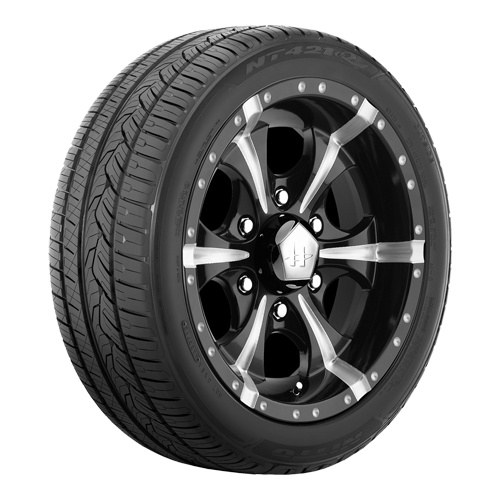Nitto NT-421Q 235/55R20