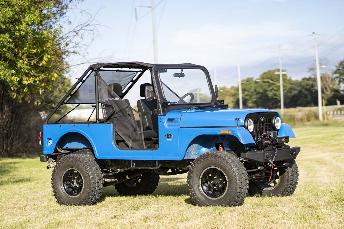 LED Light Kit | Hood Mount | 30&quot; Black Single Row | White DRL | Mahindra Roxor