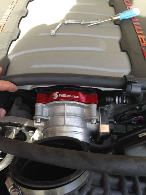 Snow Performance 16-17 Camaro Stg 2 Boost Cooler F/I Water Injection Kit (SS Braided Line &amp; 4AN) - SNO-2161-BRD