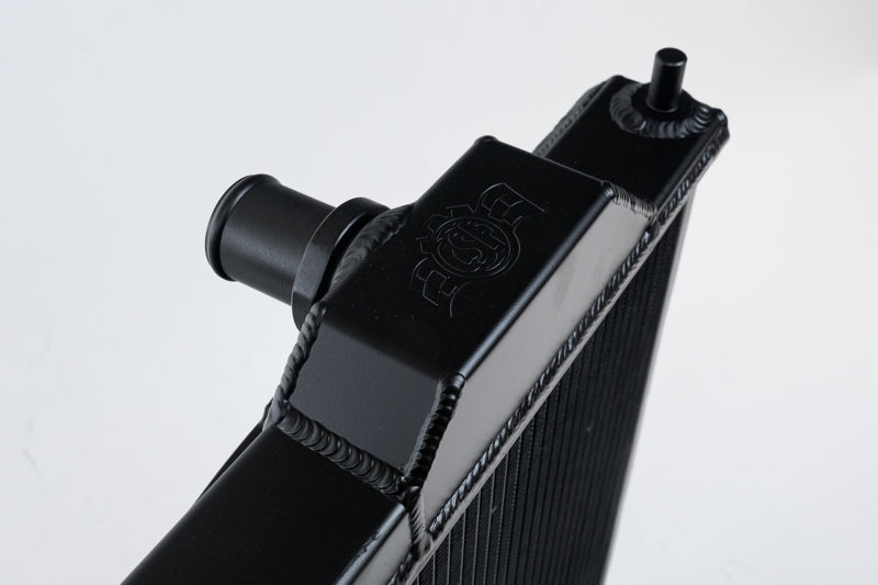 CSF 96-07 Mitsubishi Evo 4/5/6/7/8/9 Full-Slim Radiator w/12in Fan &amp; Shroud/-16AN - Black - 7075B