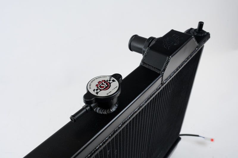 CSF 96-07 Mitsubishi Evo 4/5/6/7/8/9 Full-Slim Radiator w/12in Fan &amp; Shroud/-16AN - Black - 7075B