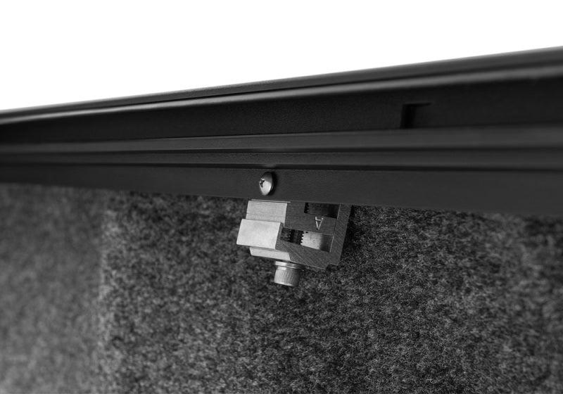 Roll-N-Lock 2021 Ford F-150 67.1in M-Series Retractable Tonneau Cover - LG131M