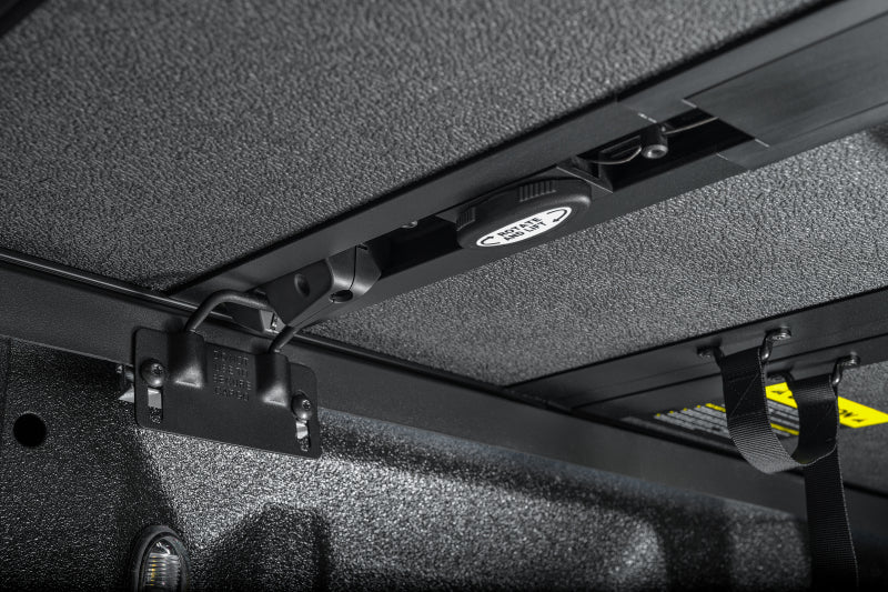 Extang 21-23 Ford F-150 (5ft. 7in. Bed) Solid Fold ALX - 88702